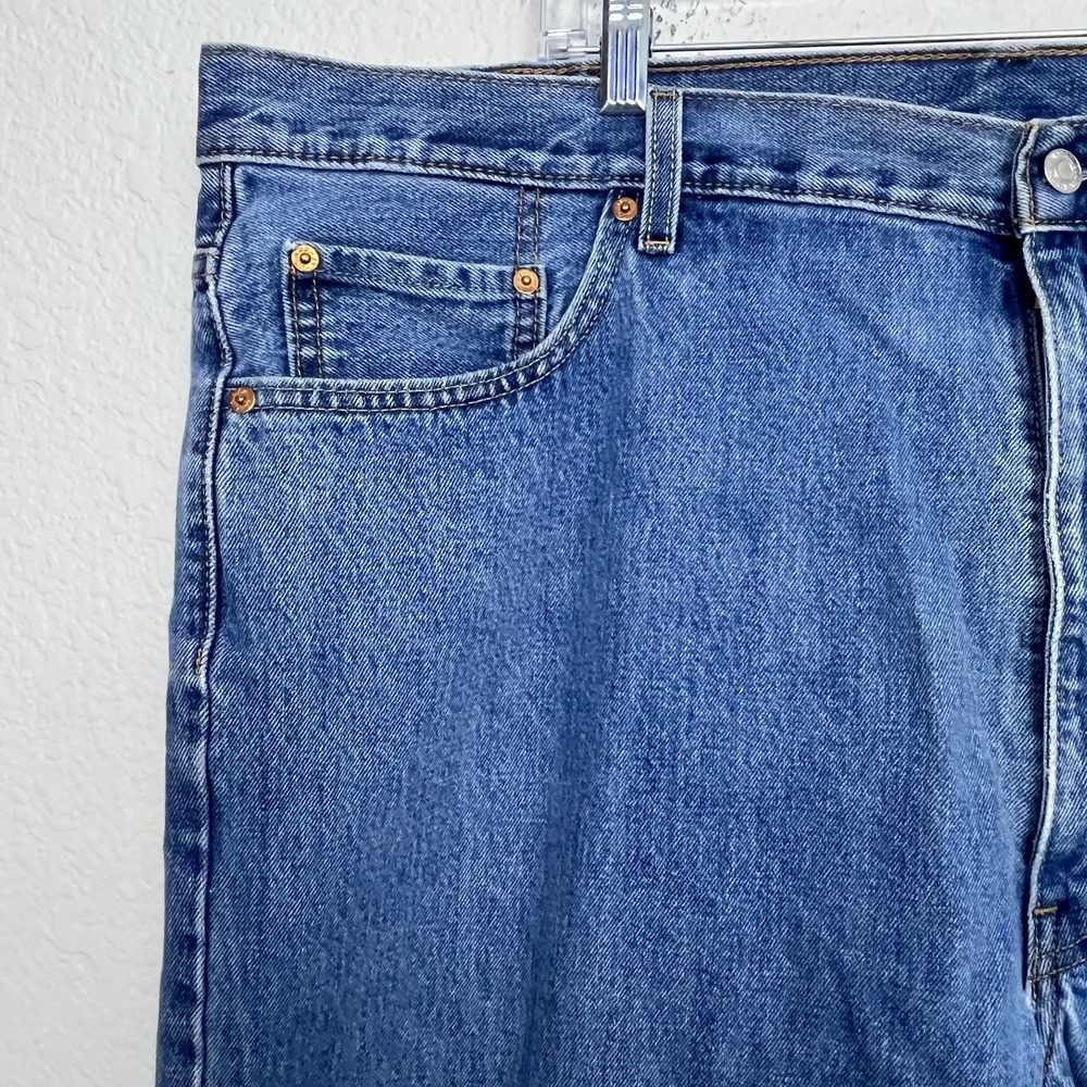 Levi's 550 Jeans Mens 48x30 Blue Denim Cotton Stretch Medium Wash Relaxed Fit - Picture 4 of 16